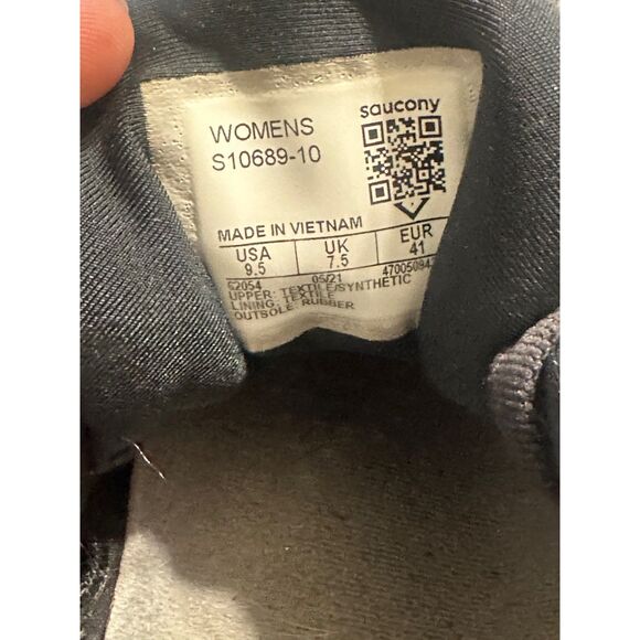 Saucony Women's Endorphin Shift 2 Running Shoes, 9.5 Medium use - Picture 4 of 5